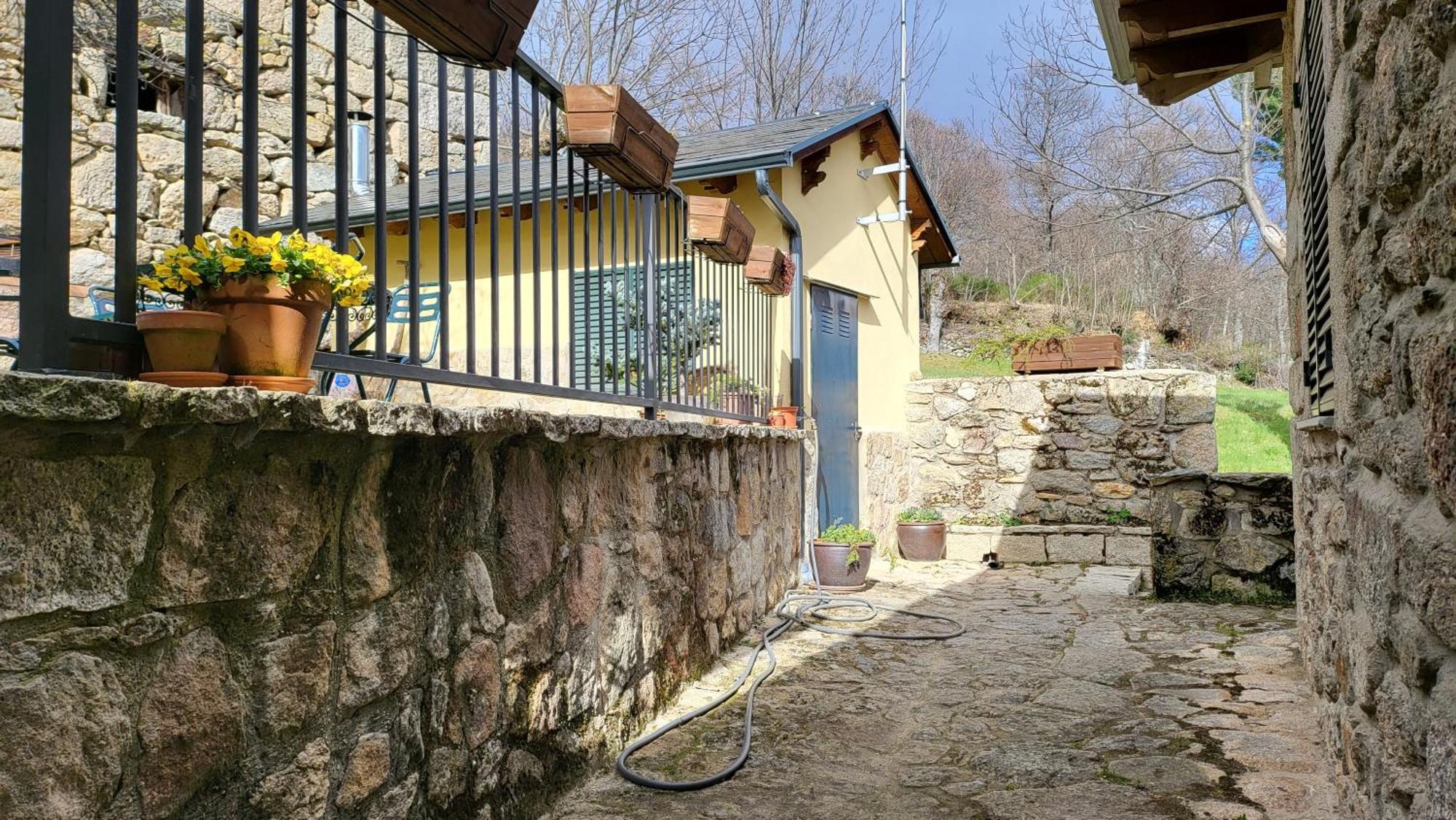 Conjunto Entre Acebos Casa de hóspedes Sotillo de Sanabria Exterior foto